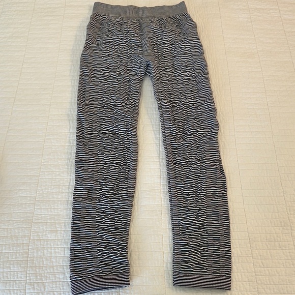 Urban Mango Pants - Urban Mango O/S Patterned Tight Black Stripe EUC